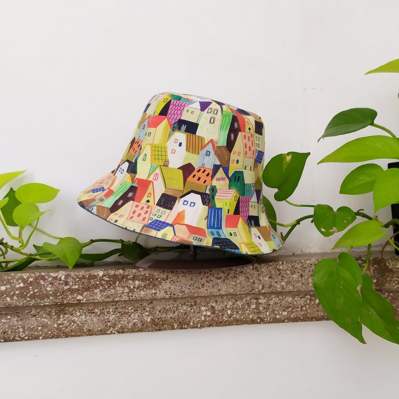 手工双面渔夫帽/短帽檐/遮阳帽/彩色插画房子 - 帽子 - 棉．麻 
