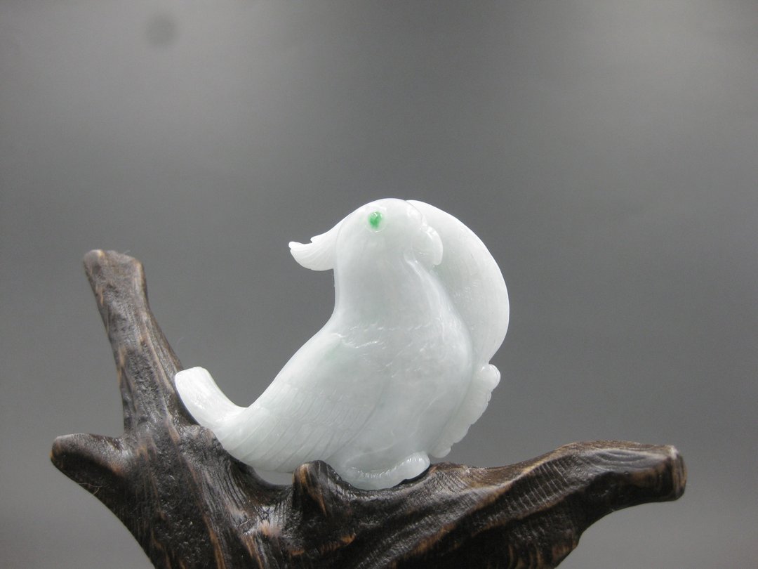 独具慧眼(凤头鹦鹉) 白底青翡翠 - 摆饰 - 玉石 绿色