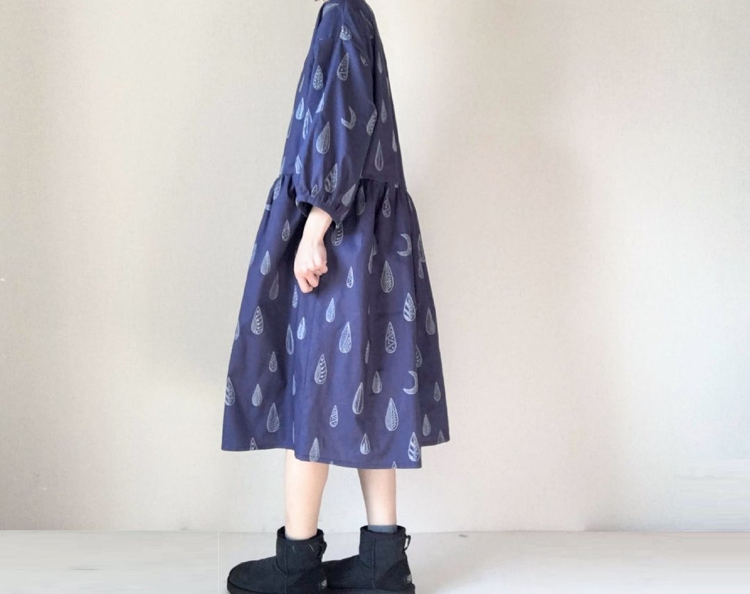 Embroidery moon and drop gather one piece dress - 洋装/连衣裙 - 棉 蓝色