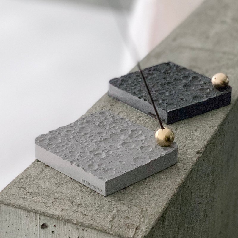 MUDLAB LUNAR NASA 水泥月球表面 线香座 - 香薰/精油/线香 - 水泥 灰色