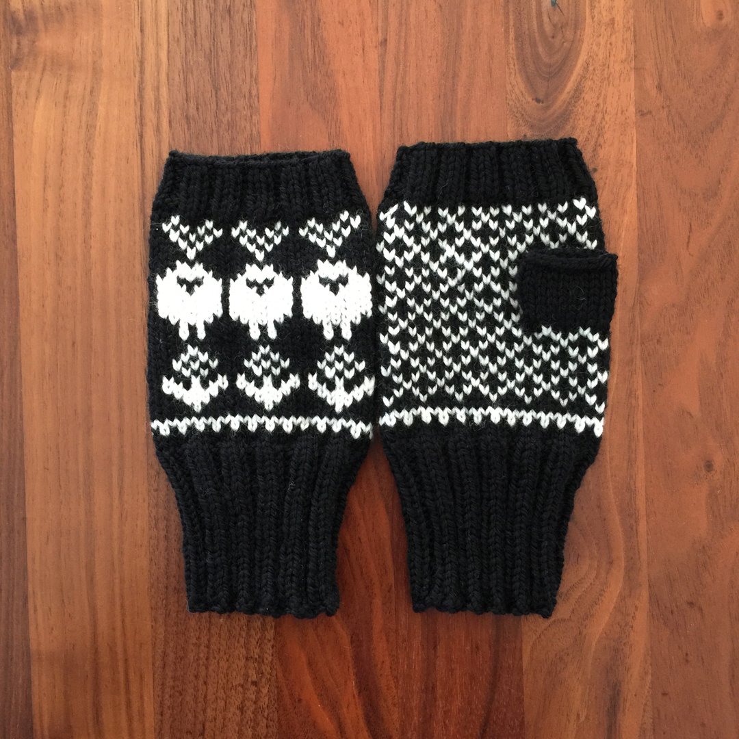 Sheep Hand Warmer Black x White - 手套 - 羊毛 黑色