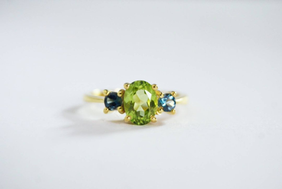 Natural Peridot Oval with London Topaz Silver 925 Ring with Rosegold plated - 戒指 - 纯银 绿色