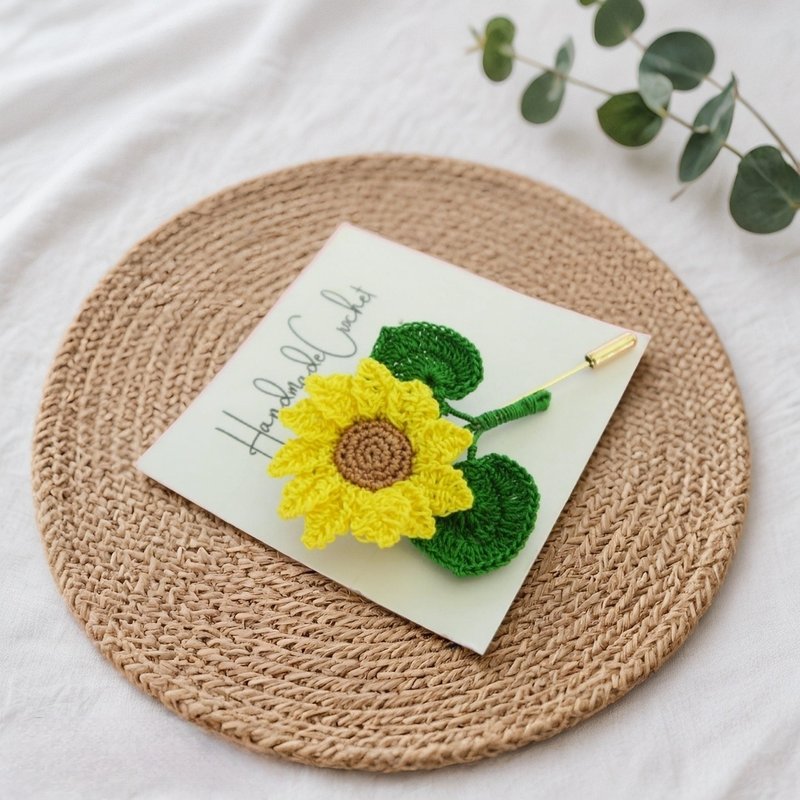 心意珍藏版微鈎向日葵胸针 - 胸针 - 其他人造纤维 黄色