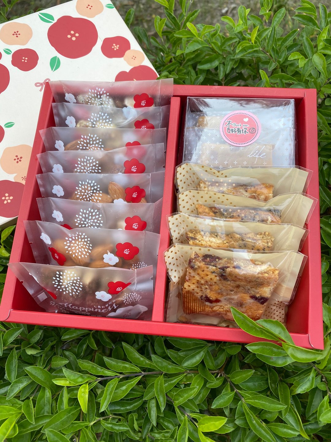 【年节礼盒】经典杏仁果礼盒-挂霜杏仁/QQ立方-雪Q饼/杏仁太妃糖 - 蛋糕/甜点 - 其他材质 红色