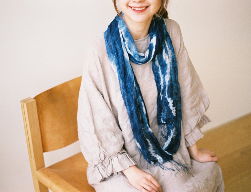 圣诞新年礼物 蓝染真丝竹节棉混纺围巾 手工扎染丝巾配饰 - 丝巾 - 丝．绢 蓝色