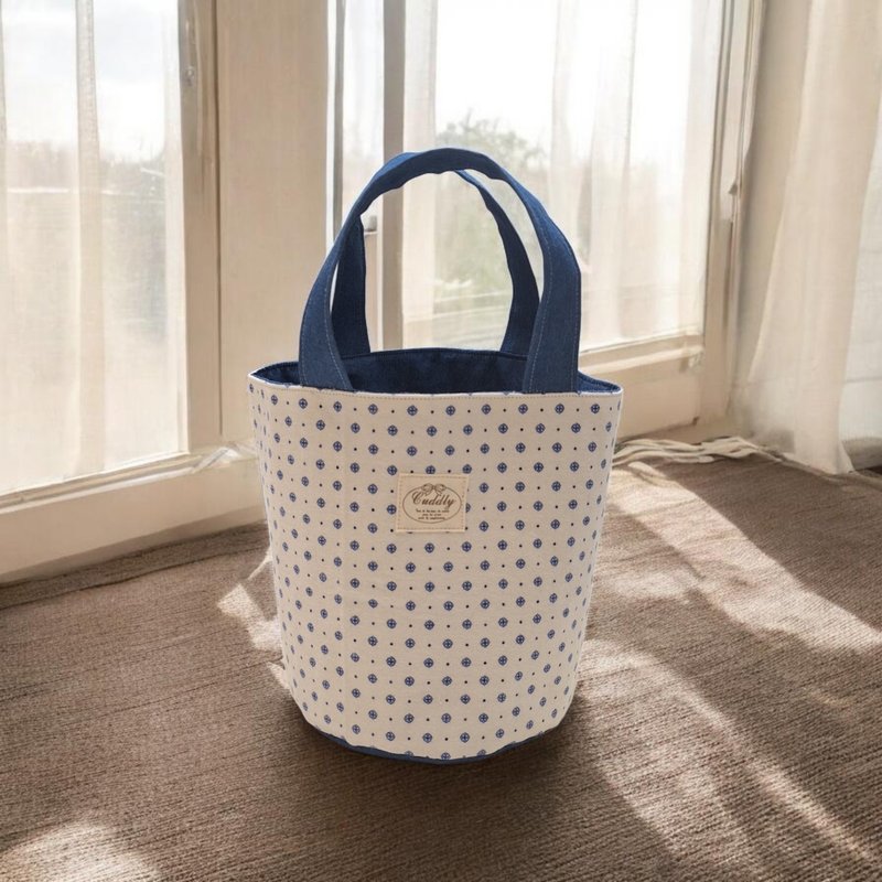 【MY HANDMADE】双面日系蓝点圆底收纳包 l 日本棉布。牛仔布 - 手提包/手提袋 - 棉．麻 白色