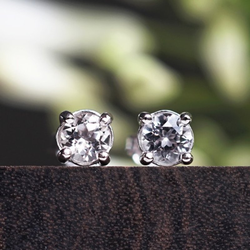 White Topaz Round Cut 5mm Silver 925 Claw Stud Earrings Victoire - 耳环/耳夹 - 宝石 