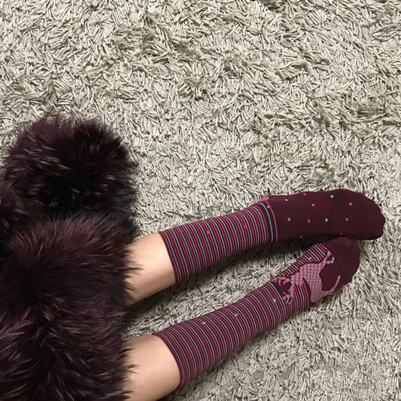 socks_deer christmas / irregular / gift / anniversary / couple / pair / unisex - 袜子 - 棉．麻 红色