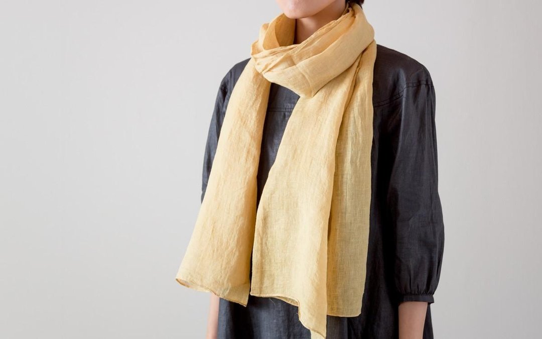 [Stock as long as SALE] 100 fastest plant dyeing linen stall bark color (yellow skin color) - 丝巾 - 棉．麻 黄色