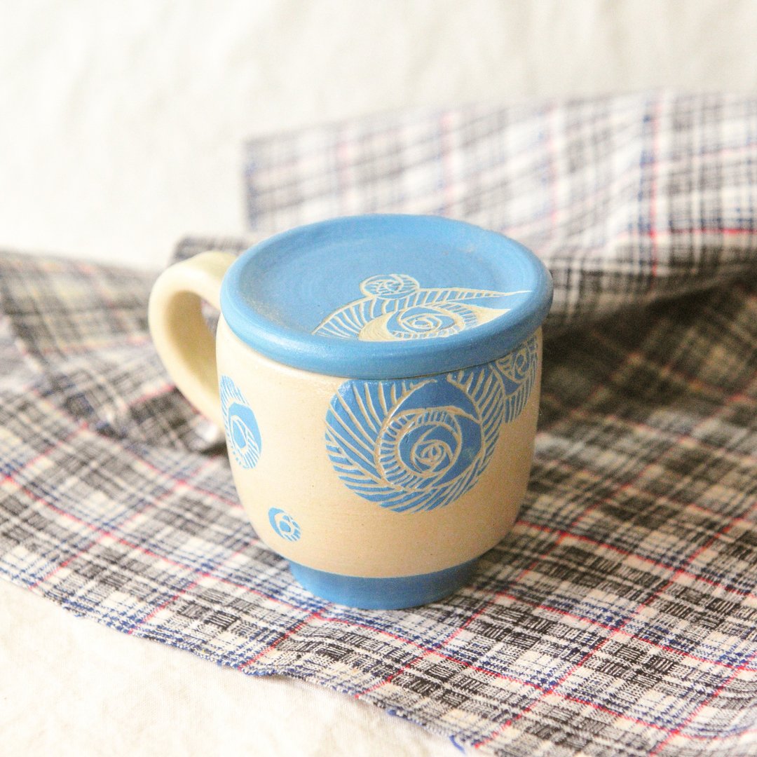 陶手作。天空蓝玫瑰花 盖杯 - 茶具/茶杯 - 陶 蓝色