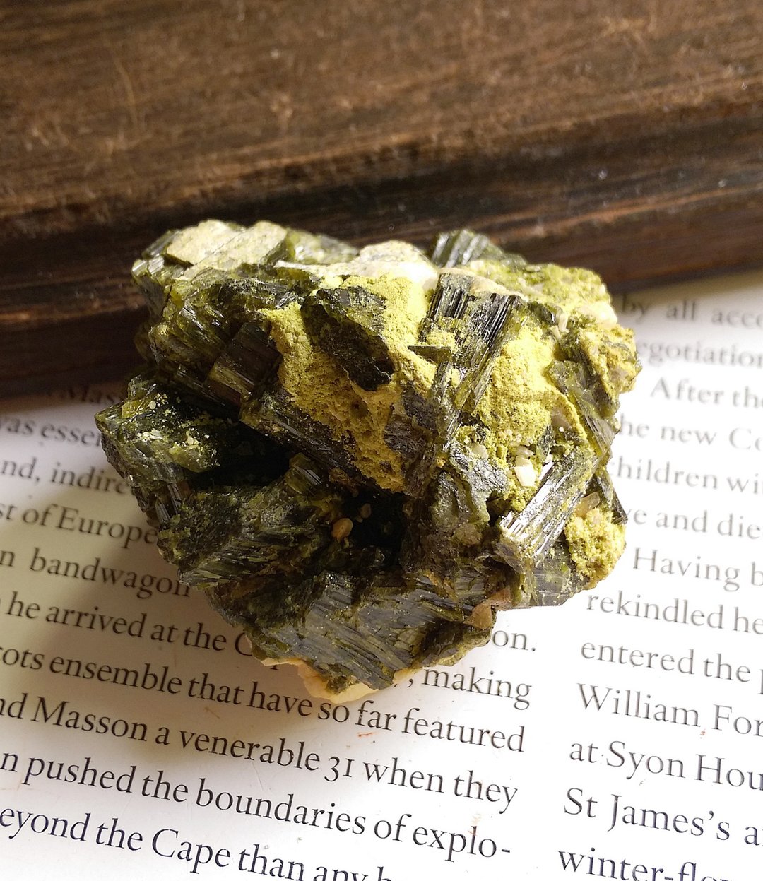Tourmaline  巴西产地 电气石 绿碧玺 天然矿石 原矿 - 摆饰 - 其他材质 