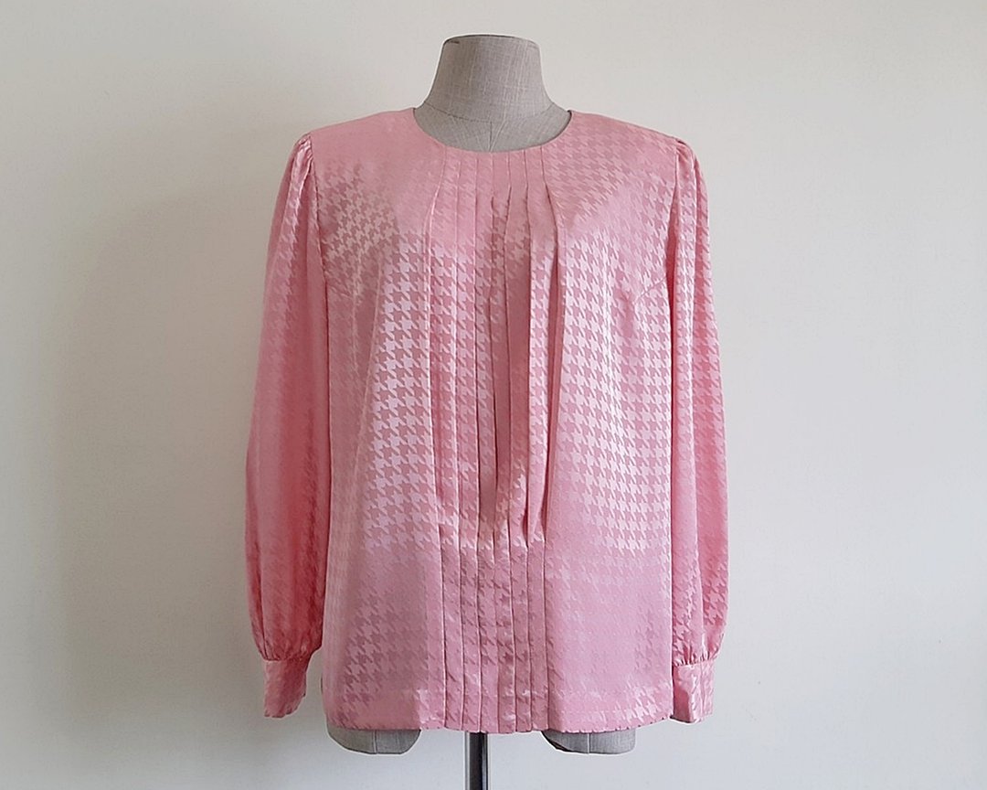 Vintage Pink Houndstooth Pleated Blouse - 女装上衣 - 聚酯纤维 粉红色