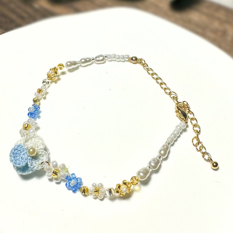 【 原创手作】白光蓝花语 手链 手环 蕾丝 微钩 钩针 立体 串珠 - 手链/手环 - 棉．麻 蓝色