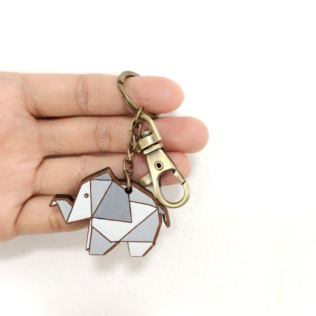 Wooden keyring elephant - 钥匙链/钥匙包 - 木头 灰色