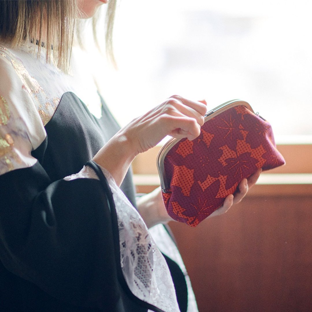 Comb-Shaped Clasp Pouch Sakura Momiji [Made in Japan] - 化妆包/杂物包 - 棉 红色