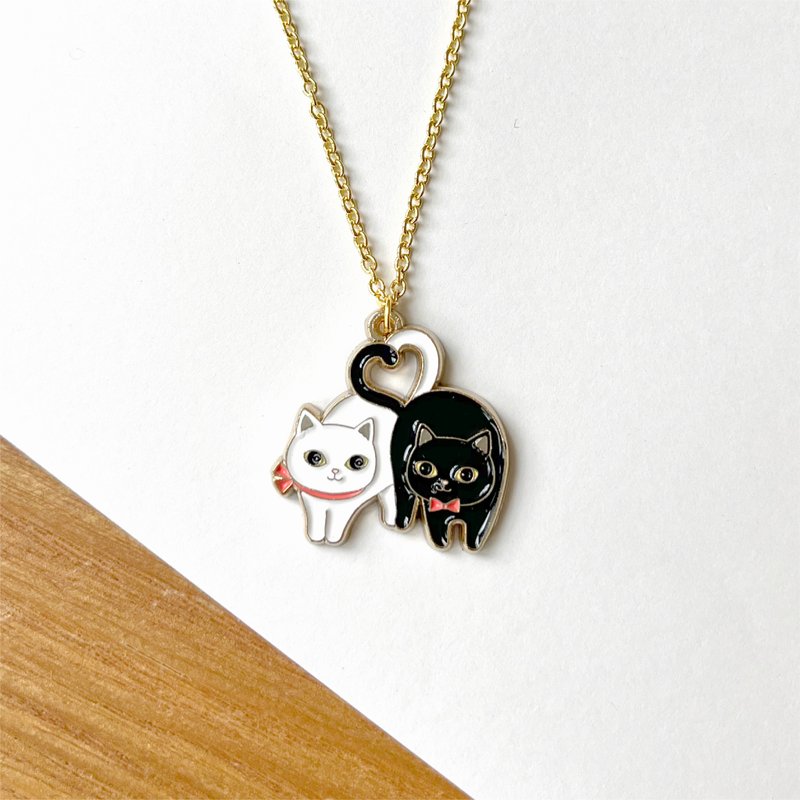 Meow黑猫白猫心心尾巴颈链 - 项链 - 珐琅 白色
