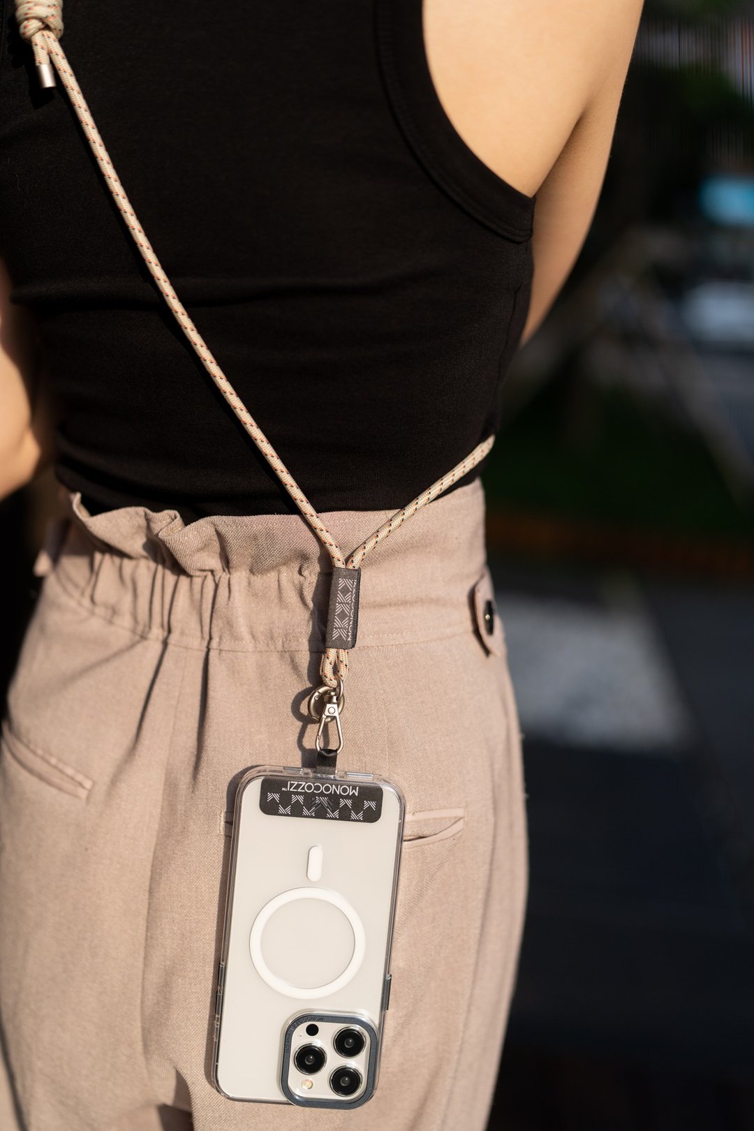ESSENTIALS iPhone 专用手机背带 -附AirPodsPro2挂绳-卡其色 - 挂绳/吊绳 - 棉 卡其色