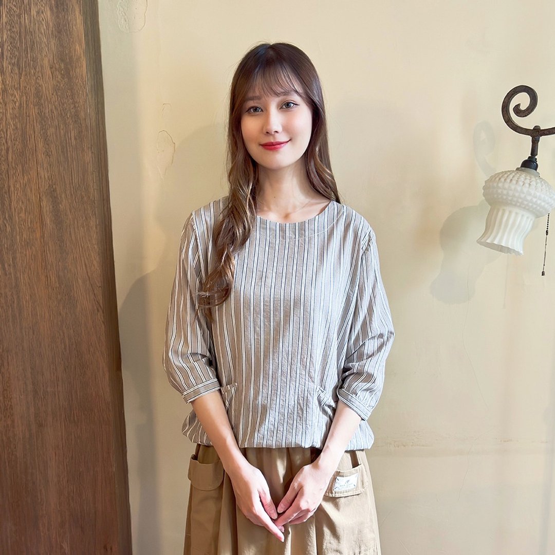 Hana Mokuba 圆领直条纹口袋造型上衣 - 女装上衣 - 其他材质 