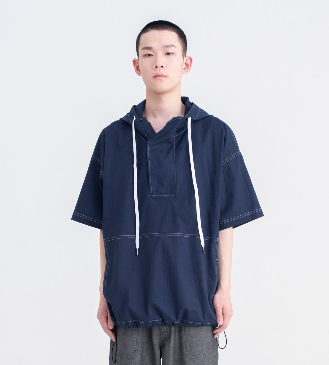 藏青色连帽套头短袖衬衫 棉麻 男女同款 日系休闲 明显设计 - 男装衬衫 - 棉．麻 蓝色