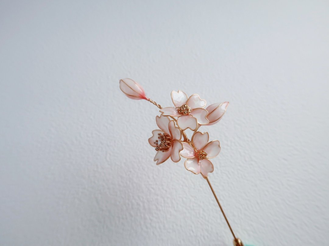 樱花纷飞 -  水晶花 手作胸针 礼物  母亲节礼物 - 发饰 - 树脂 粉红色