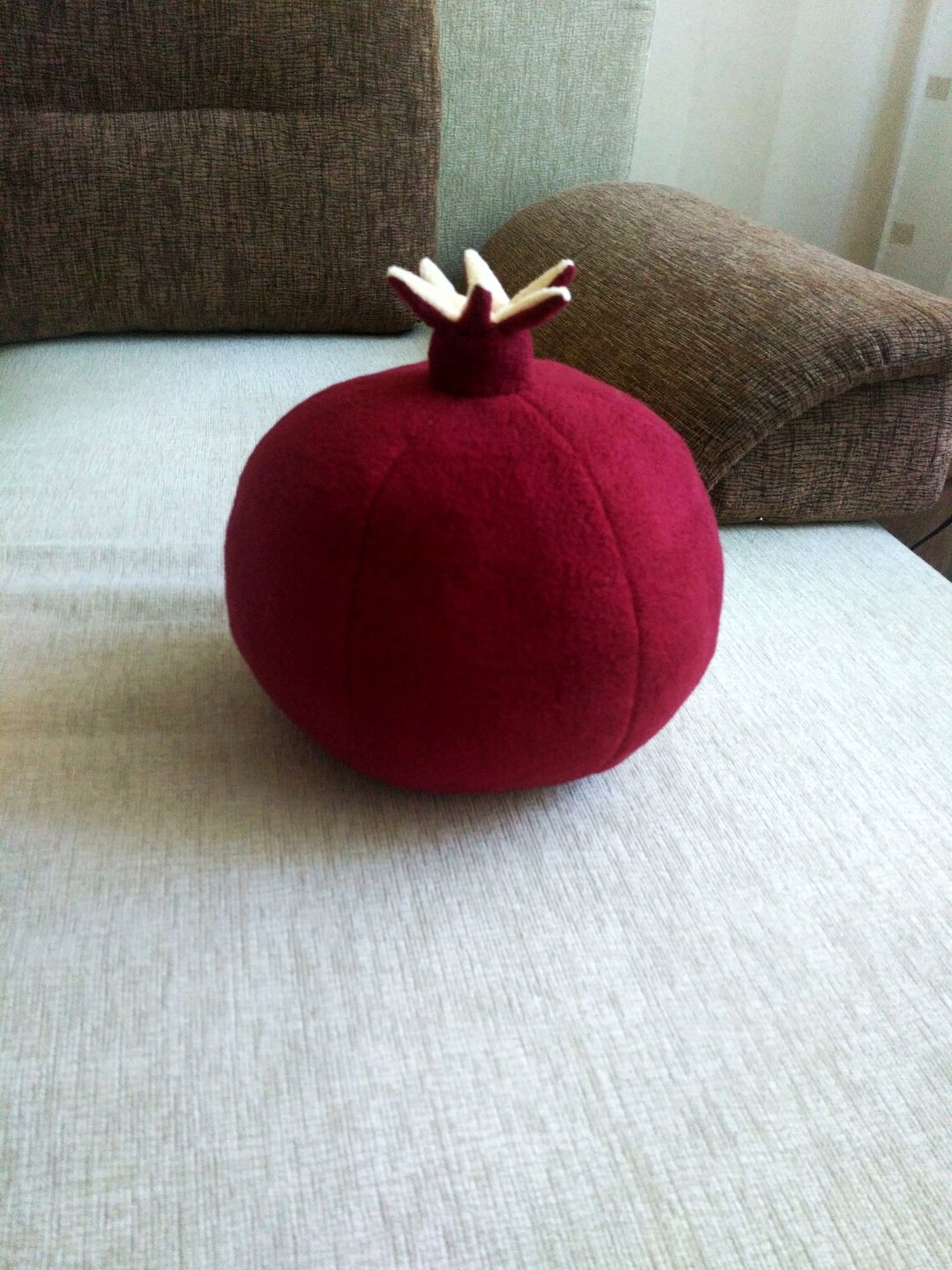Pomegranate Decorative Pillow, Home Decor, unique gift for vegan, handmade - 枕头/抱枕 - 聚酯纤维 红色