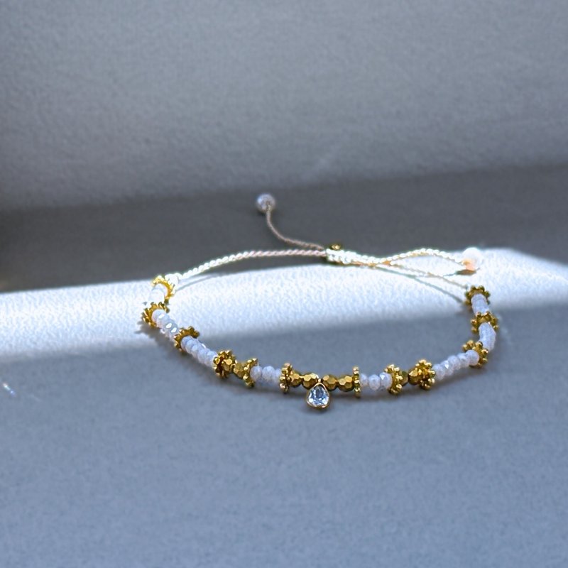 【新品】璀璨手环 (珍珠白)_ 水晶古董玻璃珠手链 可调手围 - 手链/手环 - 宝石 金色