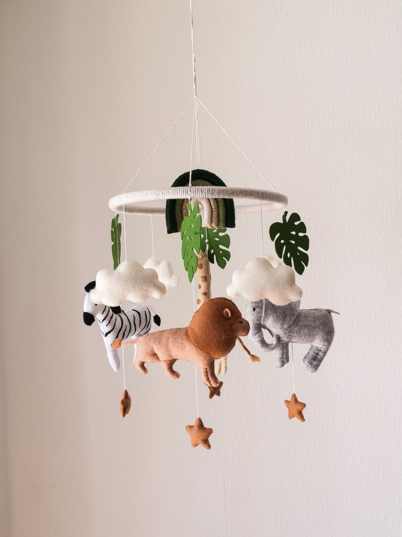 Felt Jungle nursery mobile, baby animal mobile, jungle theme nursery - 玩具/玩偶 - 环保材料 绿色