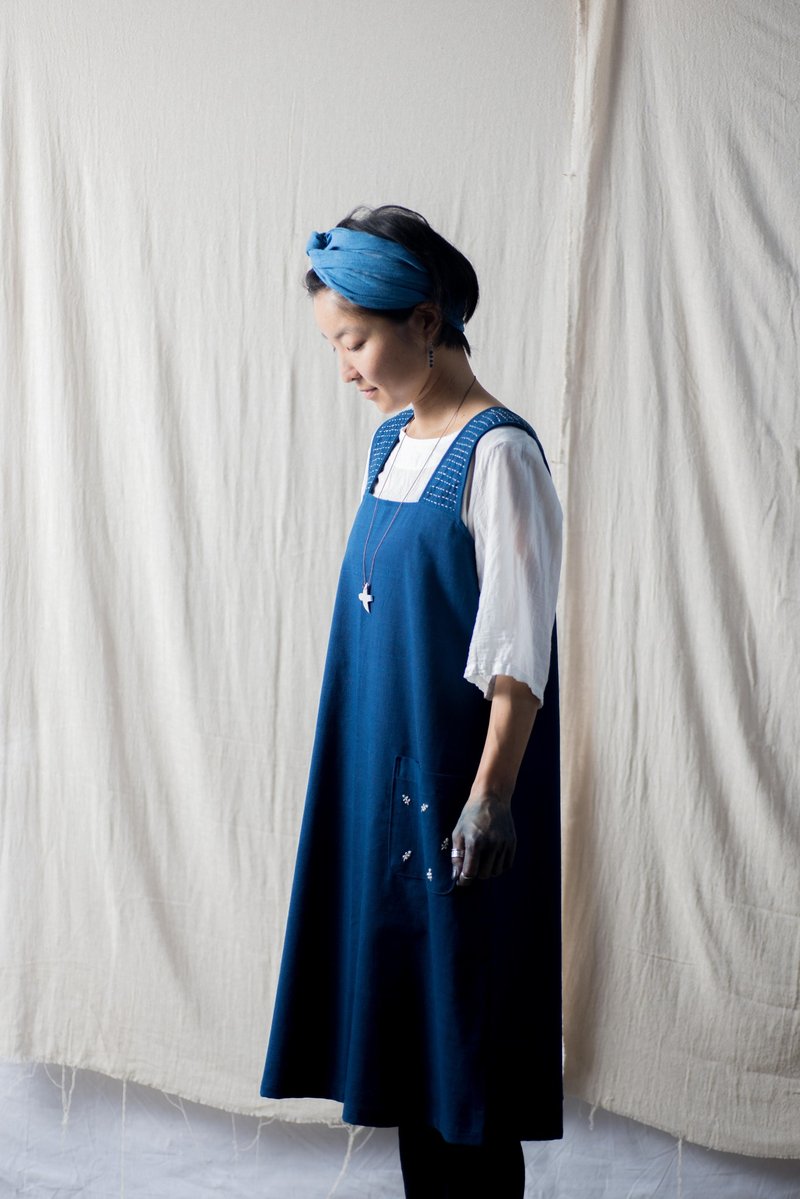 Natural Indigo | Hand Weaved Cotton Pinafore - 背带裤/连体裤 - 棉．麻 蓝色