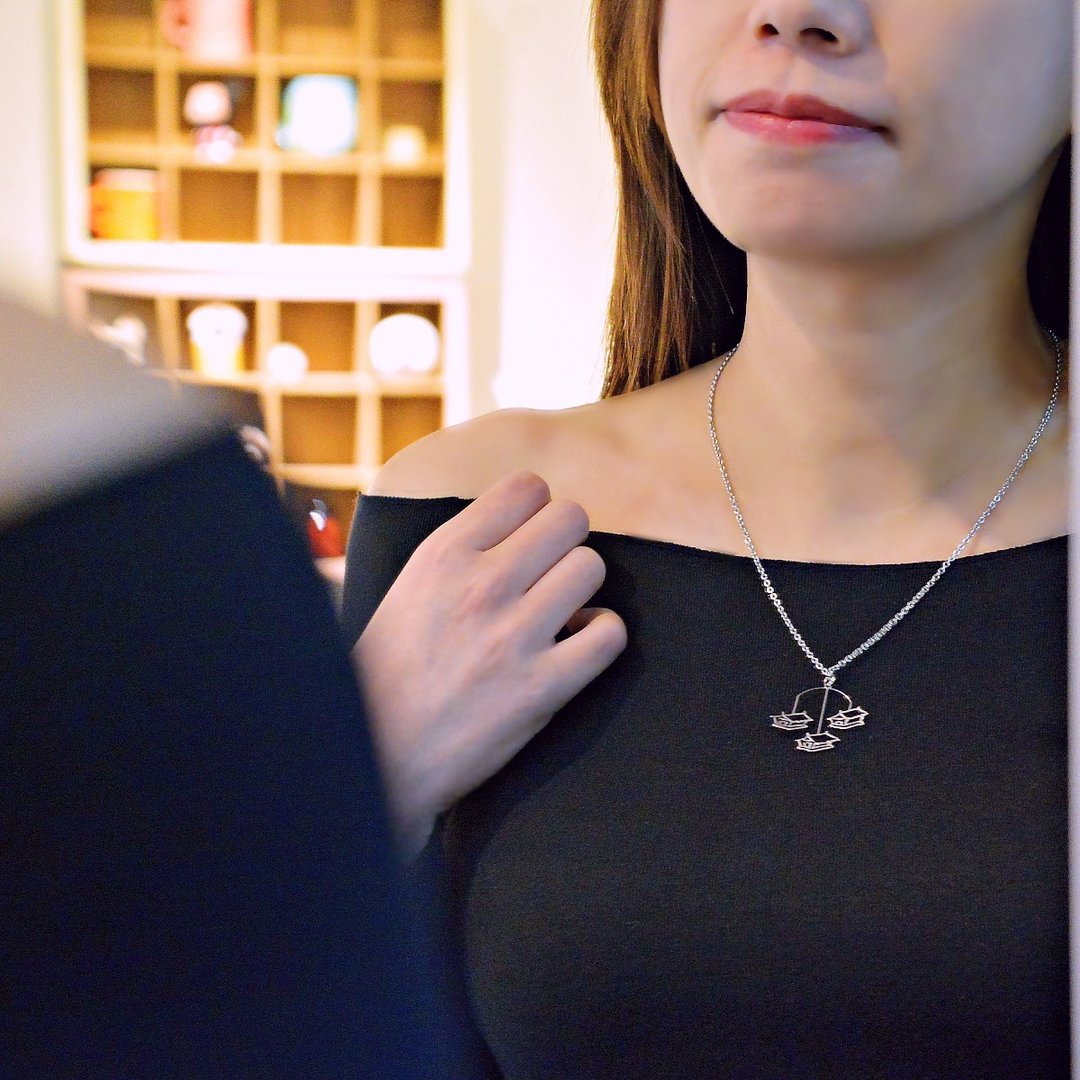 故宫联名 台湾小房子项链 医疗级薄钢不氧化过敏 - 项链 - 不锈钢 银色