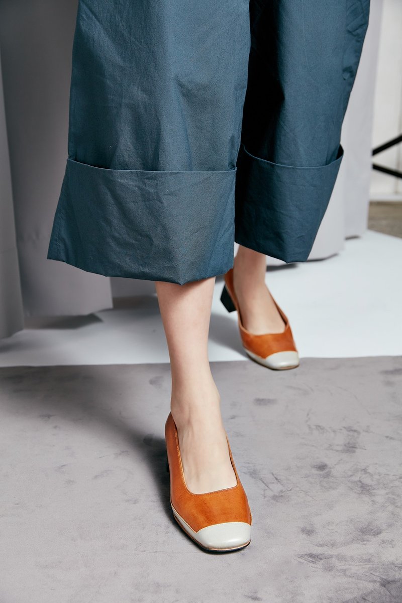 HTHREE 4.6方头拼接跟鞋/ 沙褐配雾白 / Two Tone Heels - 女款休闲鞋 - 真皮 咖啡色