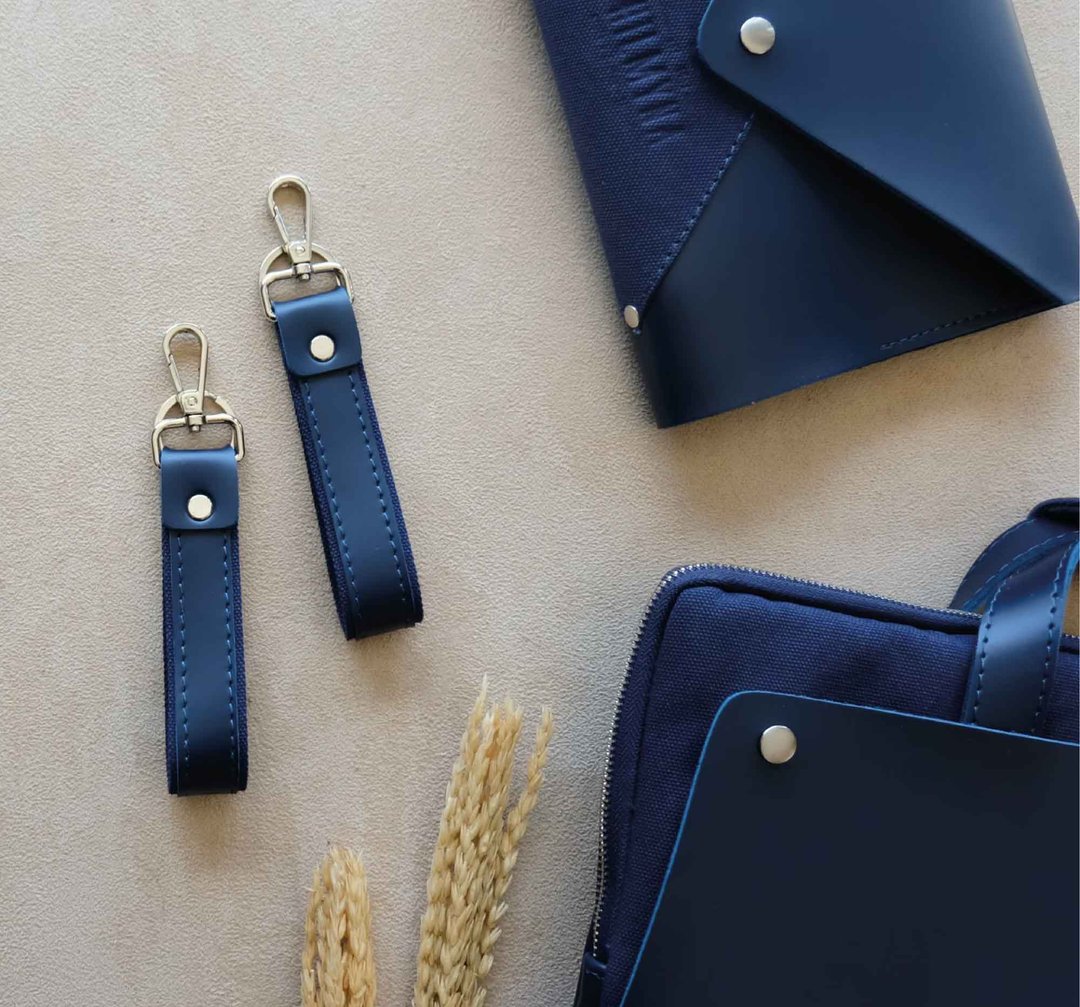 Faux Leather Keychain with Canvas Fabric (Free name engraving) - 钥匙链/钥匙包 - 人造皮革 