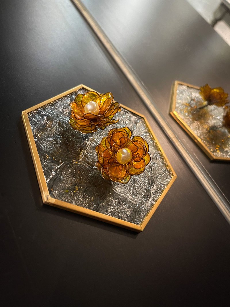 My Deer 水晶花耳环—丰秋 - 耳环/耳夹 - 树脂 咖啡色