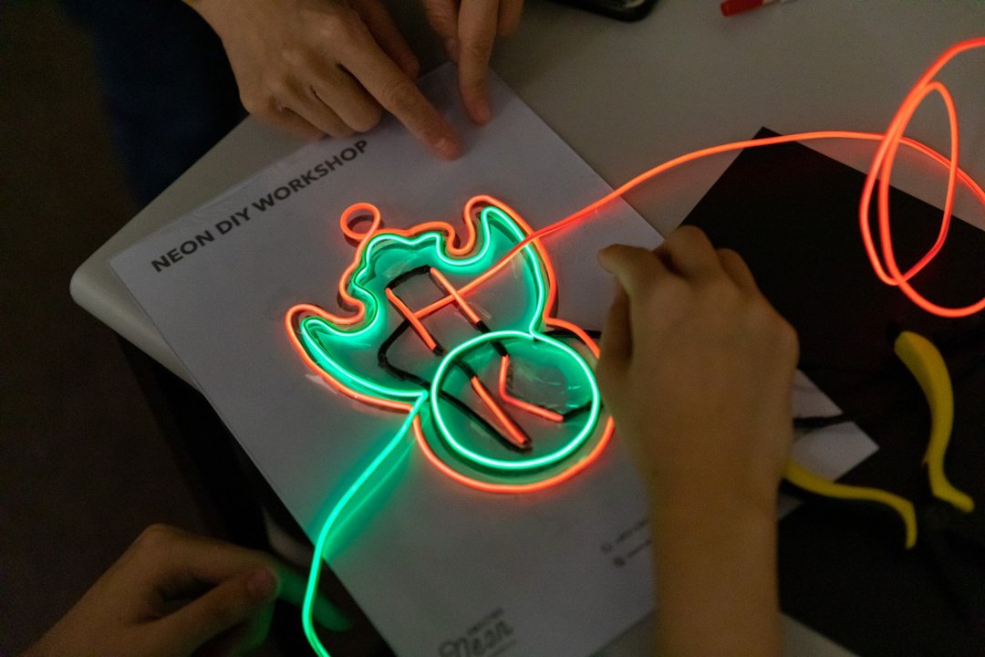 相架款双色霓虹灯工作坊 I AMAZING NEON HK - 户外/室内活动 - 塑料 