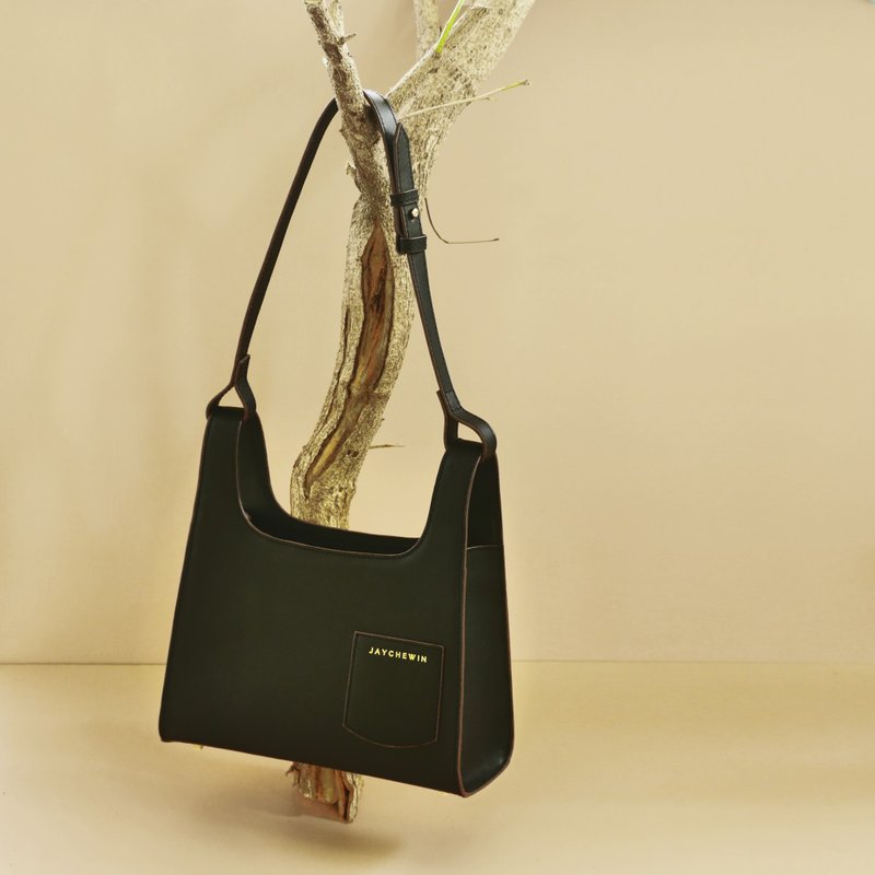 Jaychewin 斜挎包 Inari Crossbody Bag - Black 黑色的 - 侧背包/斜挎包 - 真皮 黑色