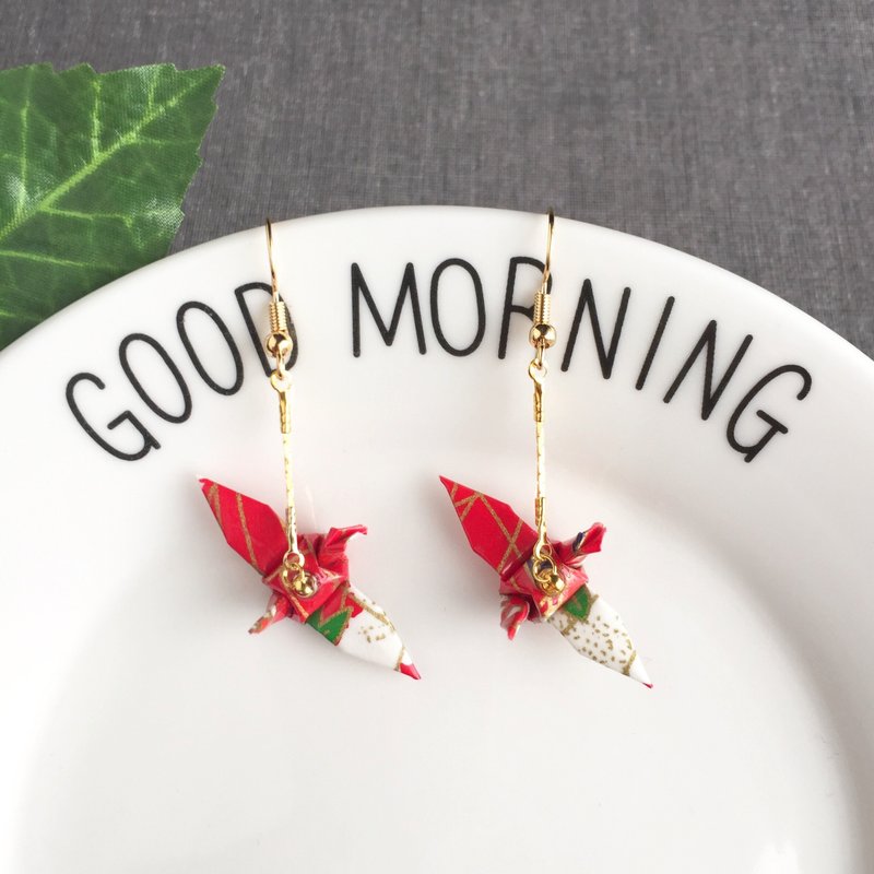 日本獨家防水﹣祝福好運和風千鳥耳環﹣ 可愛精緻立體小箱背部  金色吊鐘 蛇骨鍊 紅色金絲煙花圖案 - 耳环/耳夹 - 纸 红色