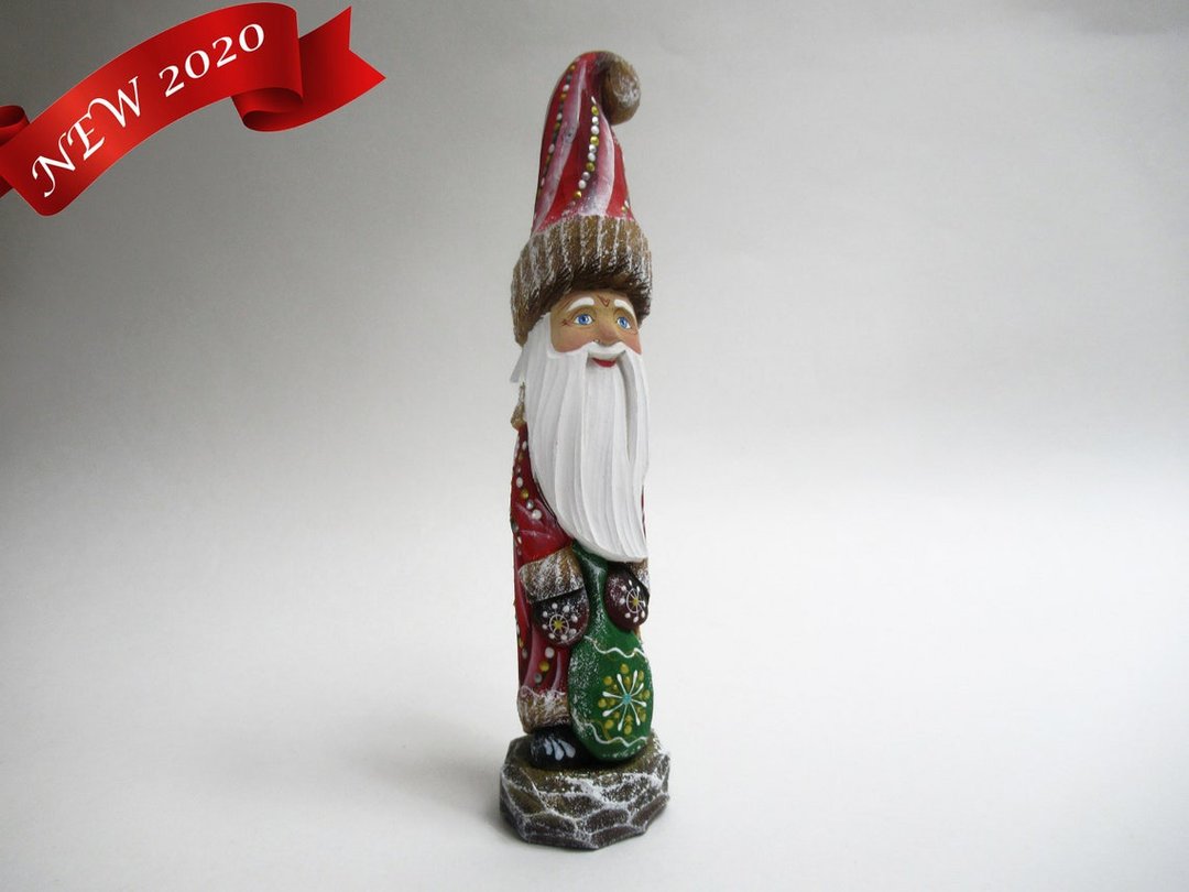 Hand carved Santa figure, Wooden painted figurine 19 cm - 玩偶/公仔 - 木头 红色