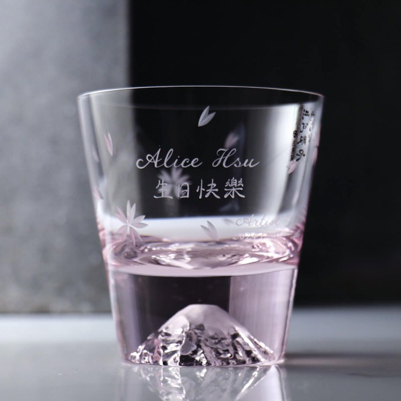 【日本江户硝子 X MSA手工雕刻】粉红樱花切子富士山杯 定制刻字 - 酒杯/酒器 - 玻璃 粉红色