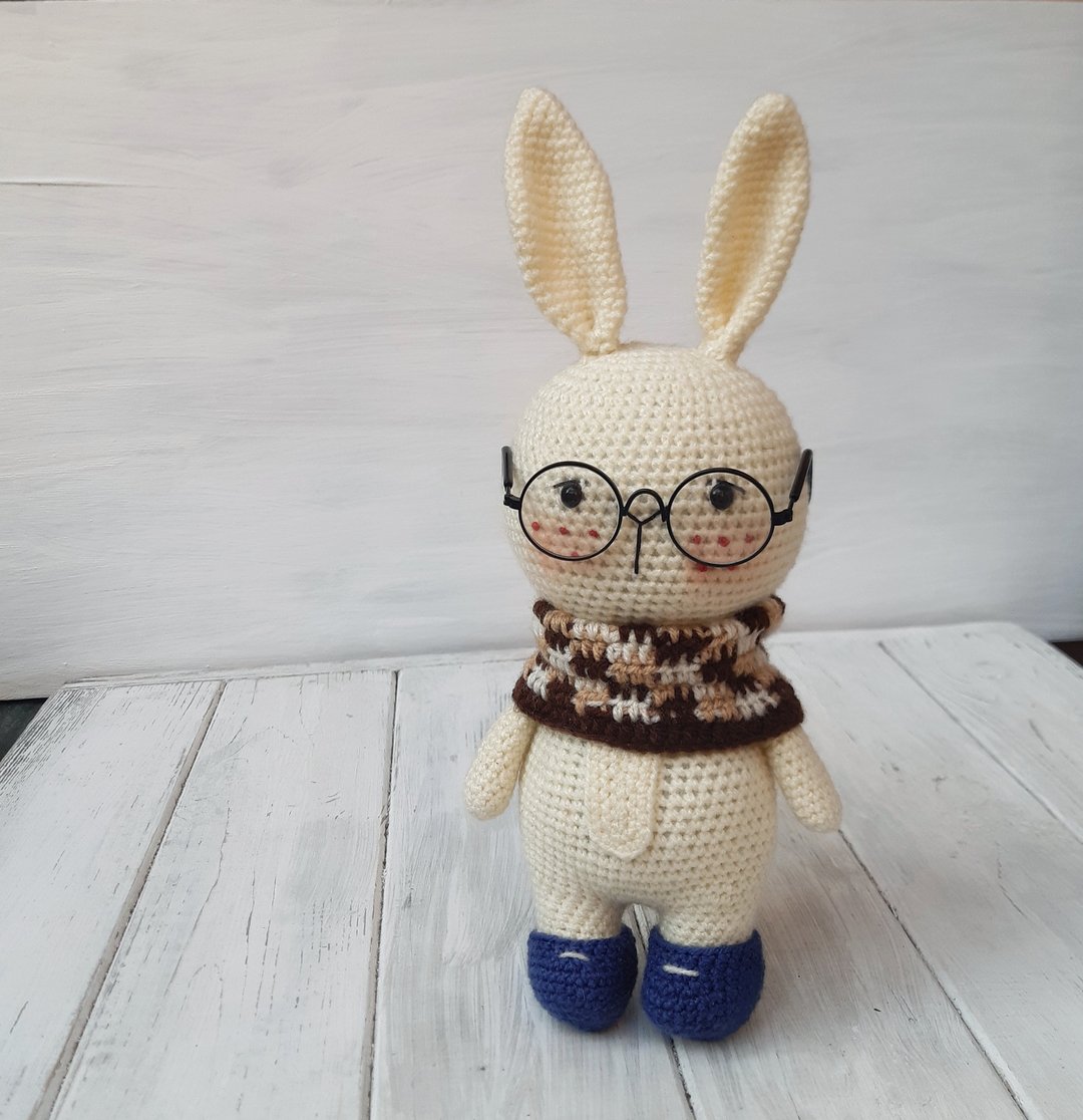 Hand Crochet Bunny With Glasses Stuffed Toys Plush Toys Animals Knit Gift - 玩具/玩偶 - 压克力 白色