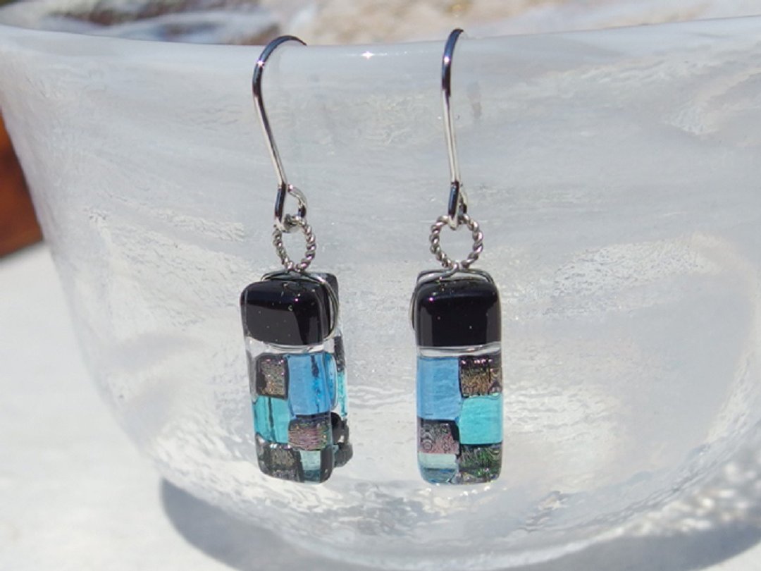 Japanese style glass (Yes to [Ai]) Earrings / Clip-On [Choice of metal fittings] [Made to order] - 耳环/耳夹 - 玻璃 蓝色