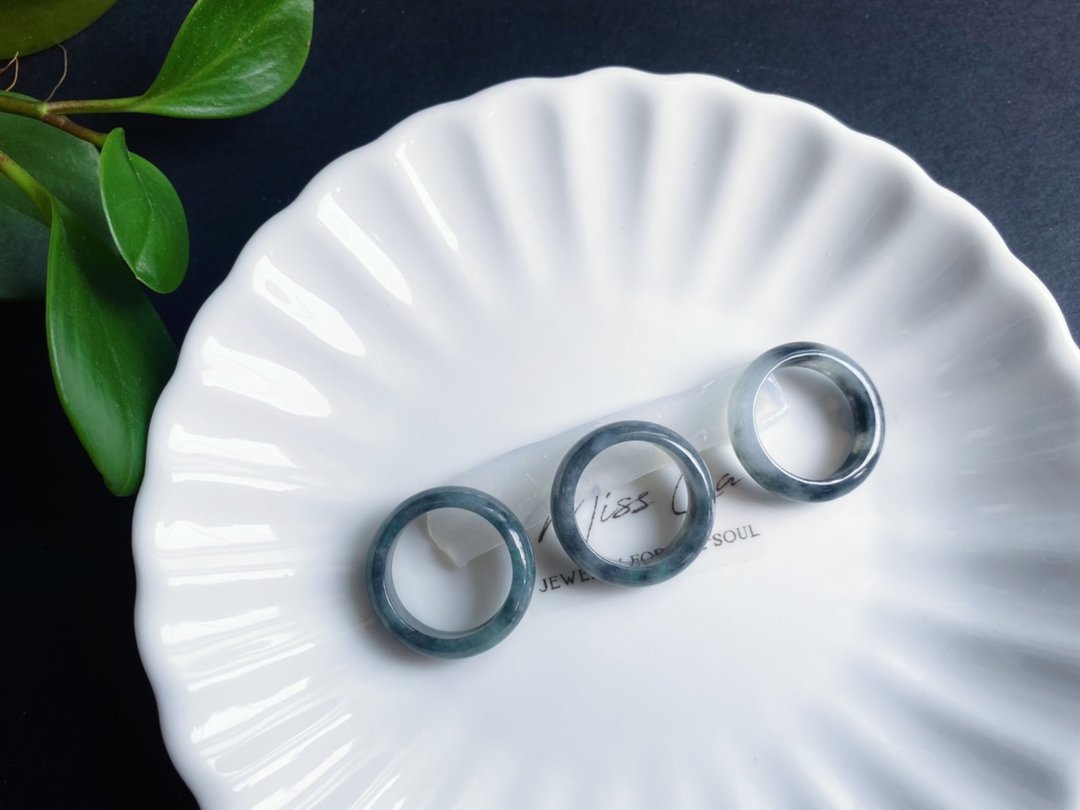 【售出】天然缅甸玉翡翠 冰乌鸡 有钱 翡翠 戒指 玉 戒环 ring 天 - 戒指 - 玉石 绿色