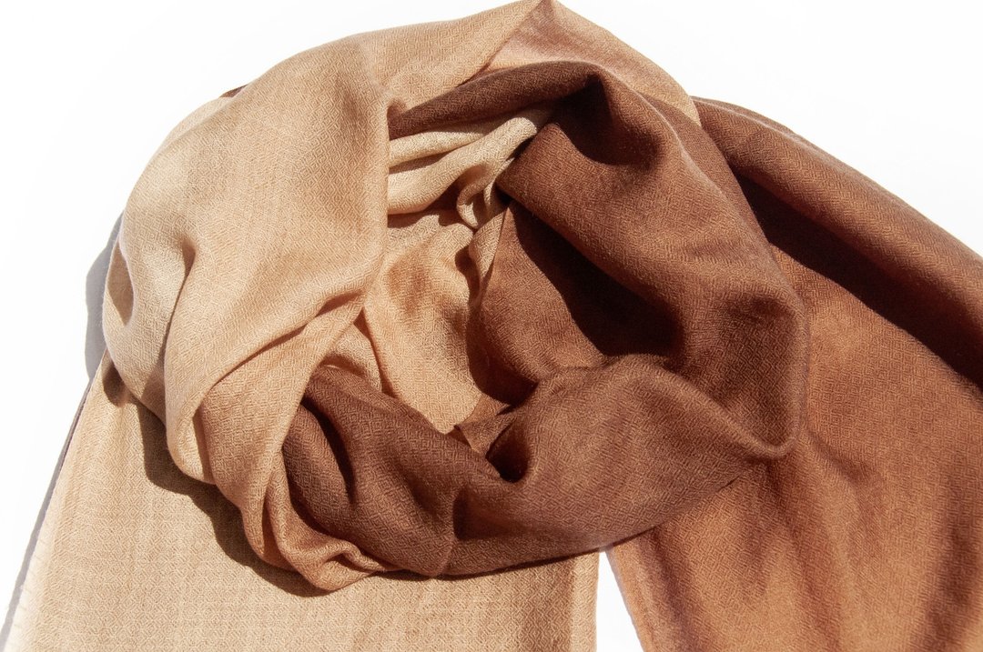 喀什米尔Cashmere/羊绒围巾/纯羊毛围巾披巾/戒指绒披肩-沙漠渐层 - 围巾/披肩 - 羊毛 咖啡色