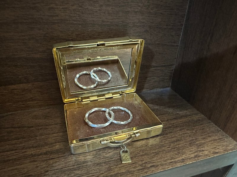 手作银饰—925纯银扭转对戒 情侣对戒 友情对戒 家人对戒 生日礼 - 戒指 - 纯银 银色