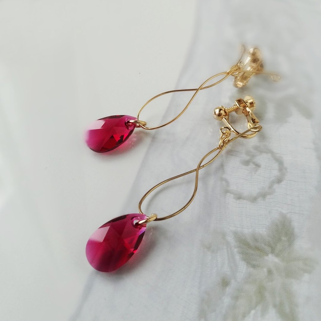 Ruby's glow Earrings - 耳环/耳夹 - 水晶 红色
