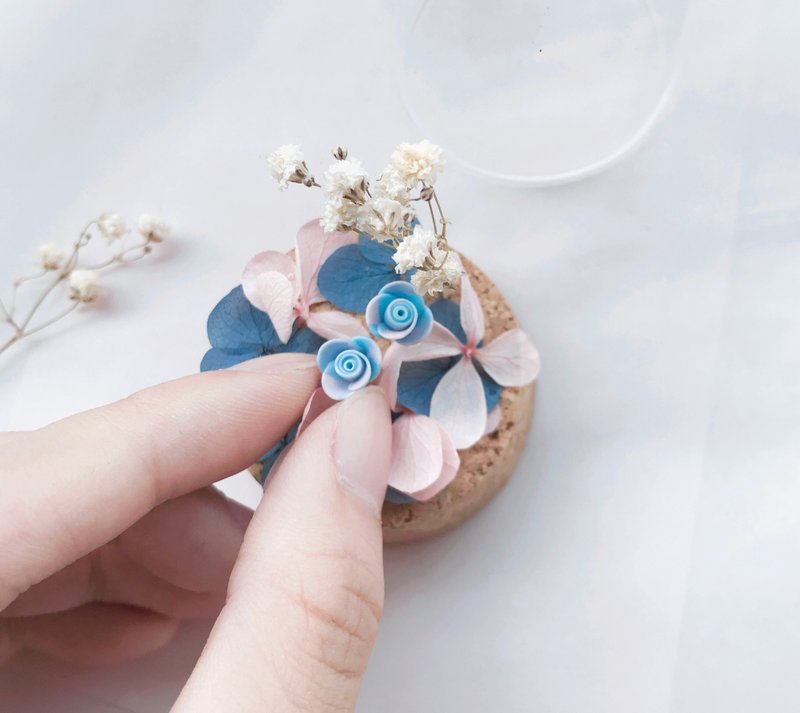 石英粉宁静蓝玫瑰耳环 迷你玻璃罩 925纯银耳针 - 耳环/耳夹 - 其他材质 粉红色