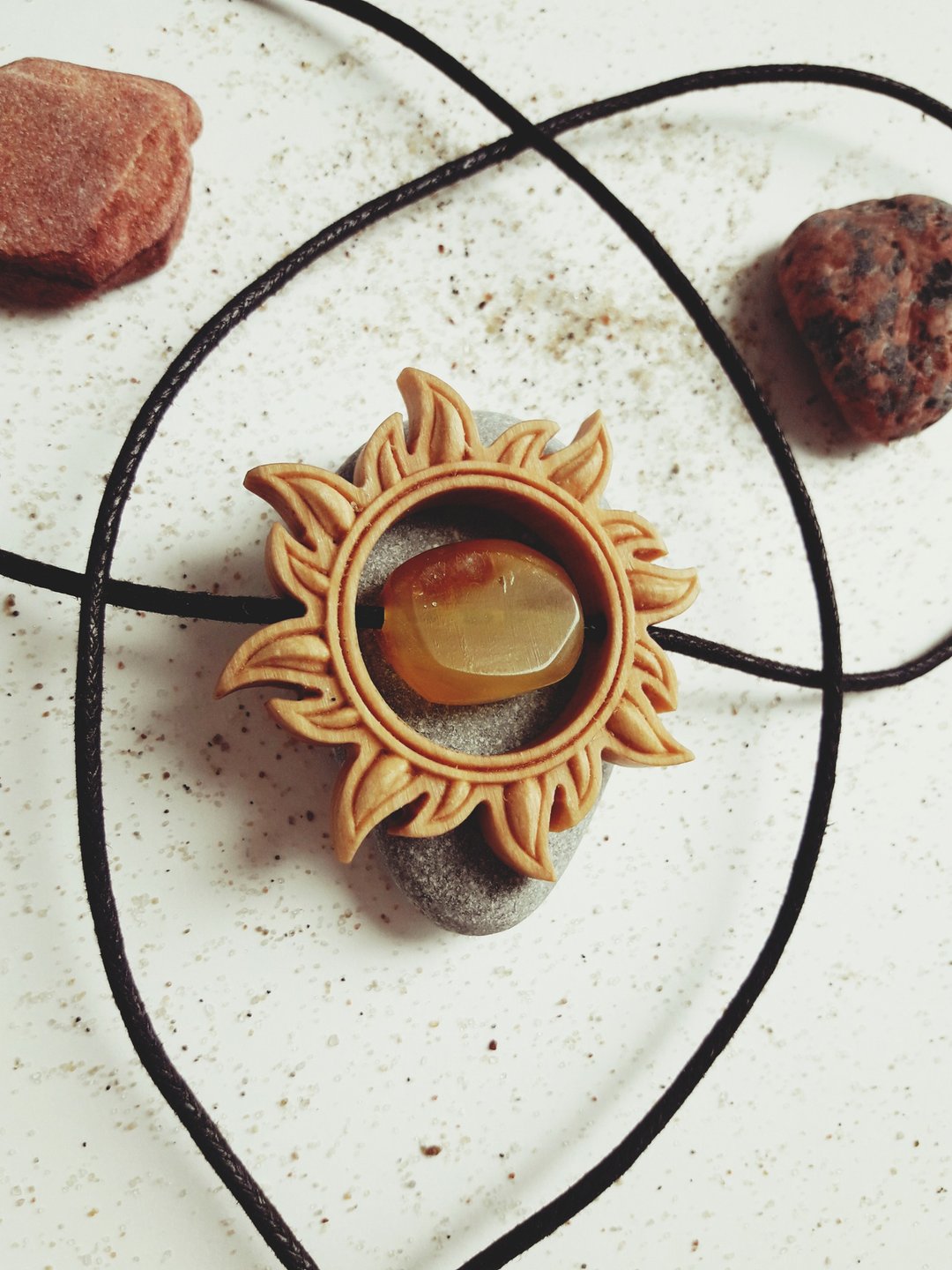 Amber Sun necklace Baltic Amber Sun Pendant Necklace Natural Amber Sun Pendant - 项链 - 木头 橘色