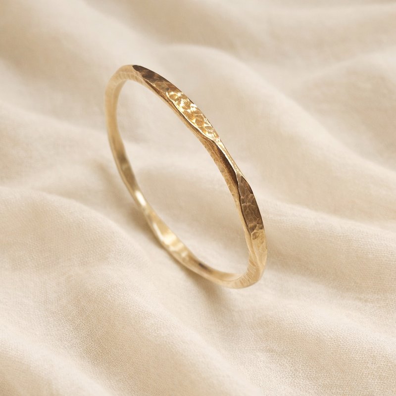 JULIE 敲纹黄铜手镯，法国普罗旺斯手工制作 - 项链 - 其他金属 金色