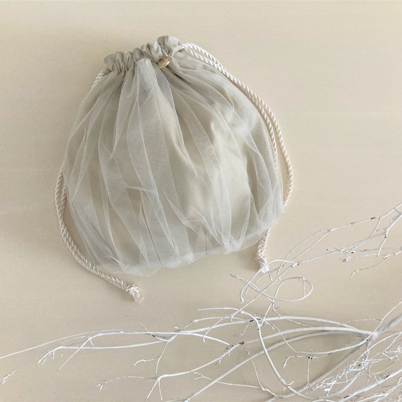 NEWオーバーチュール ギャザー巾着 アイボリーベージュ - 化妆包/杂物包 - 棉．麻 卡其色