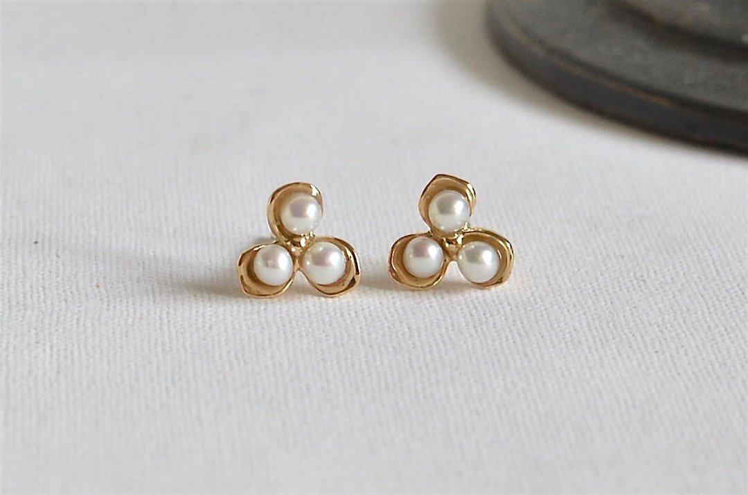K18 one ear earrings white florets - 耳环/耳夹 - 珍珠 白色