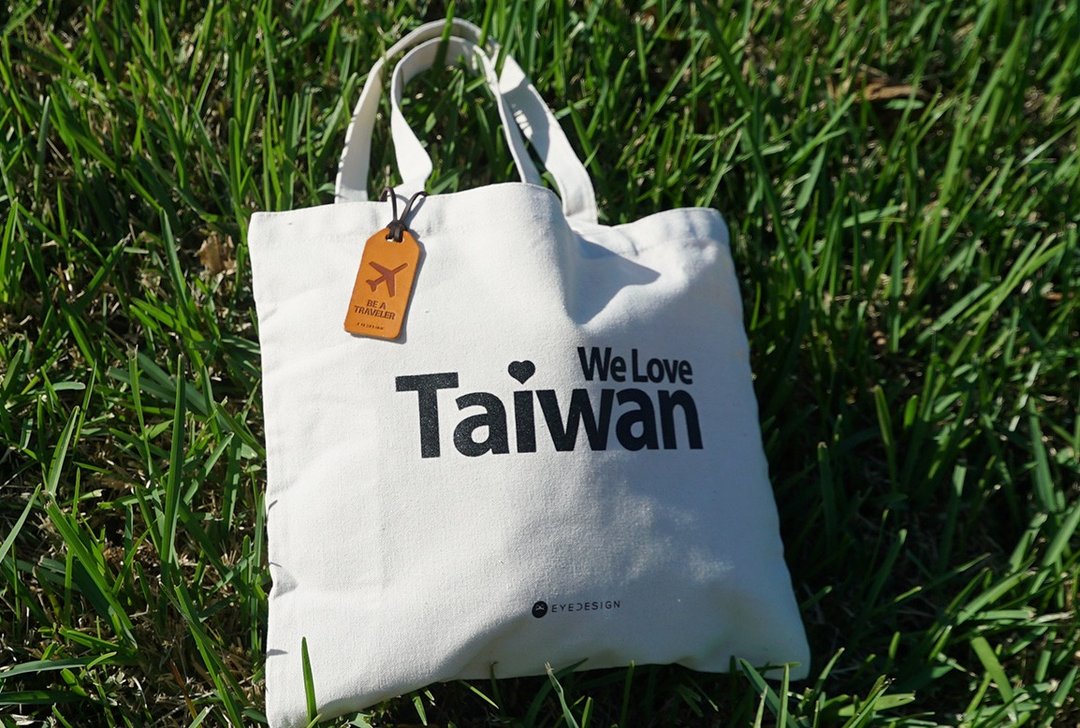 帆布袋 We Love Taiwan - 侧背包/斜挎包 - 棉 白色