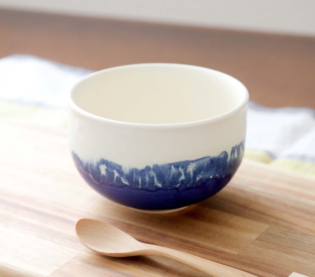 白色雾面和深海蓝碗 - 碗 - 陶 蓝色
